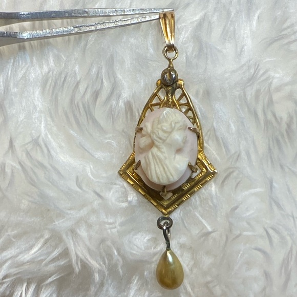 Antique Lavaliere Cameo Pendant Necklace Either shell/coral hand carved w/Pearl - Picture 11 of 17